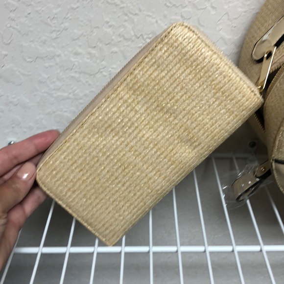 Trendy handbag. - Picture 4 of 5